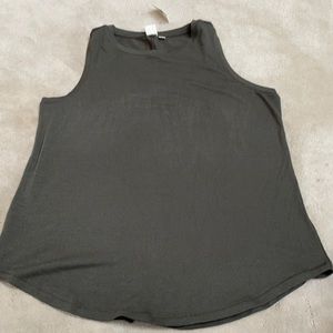 *NWT* Gap Tank Top